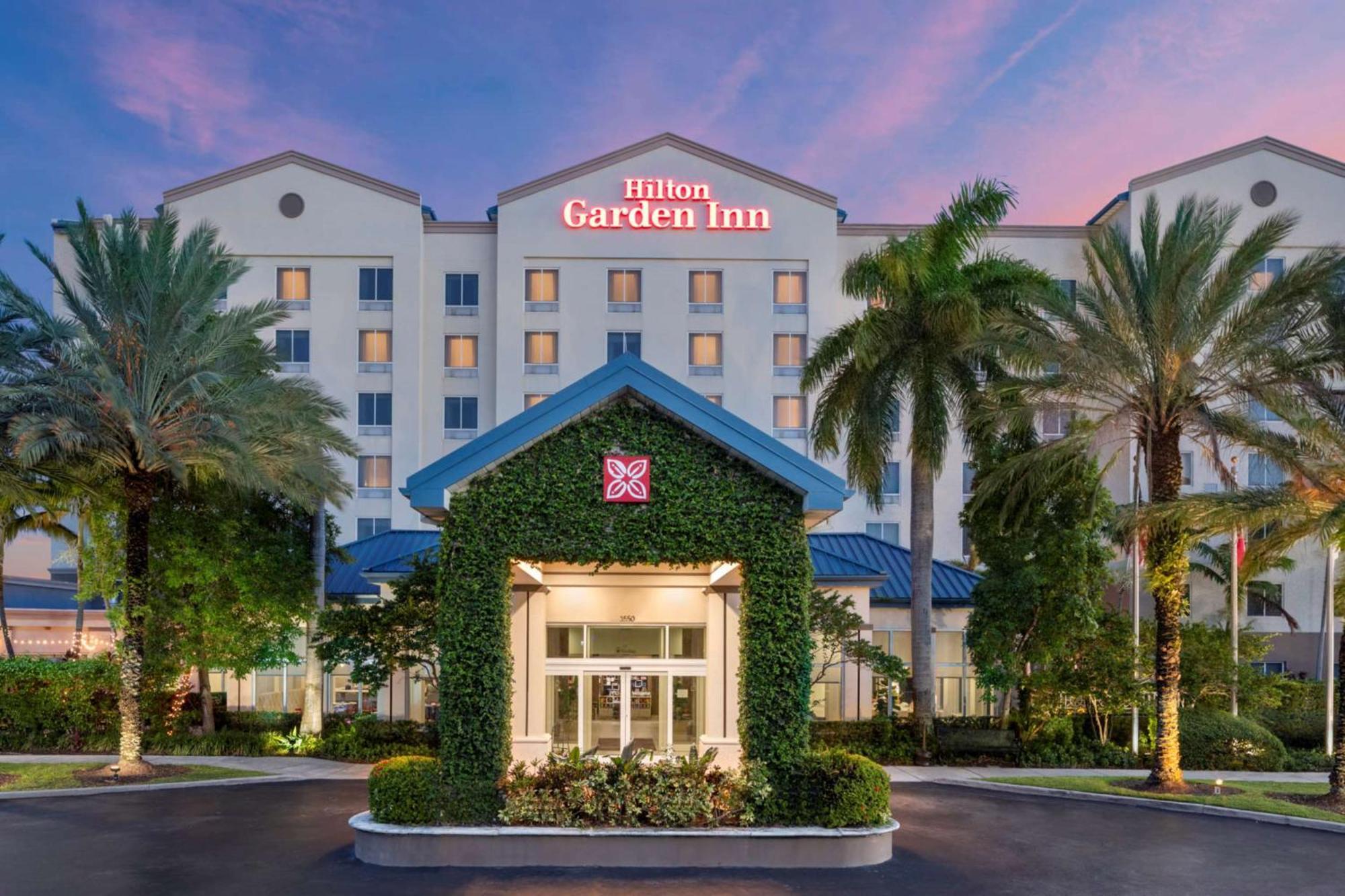 Hilton Garden Miami Airport West 3*